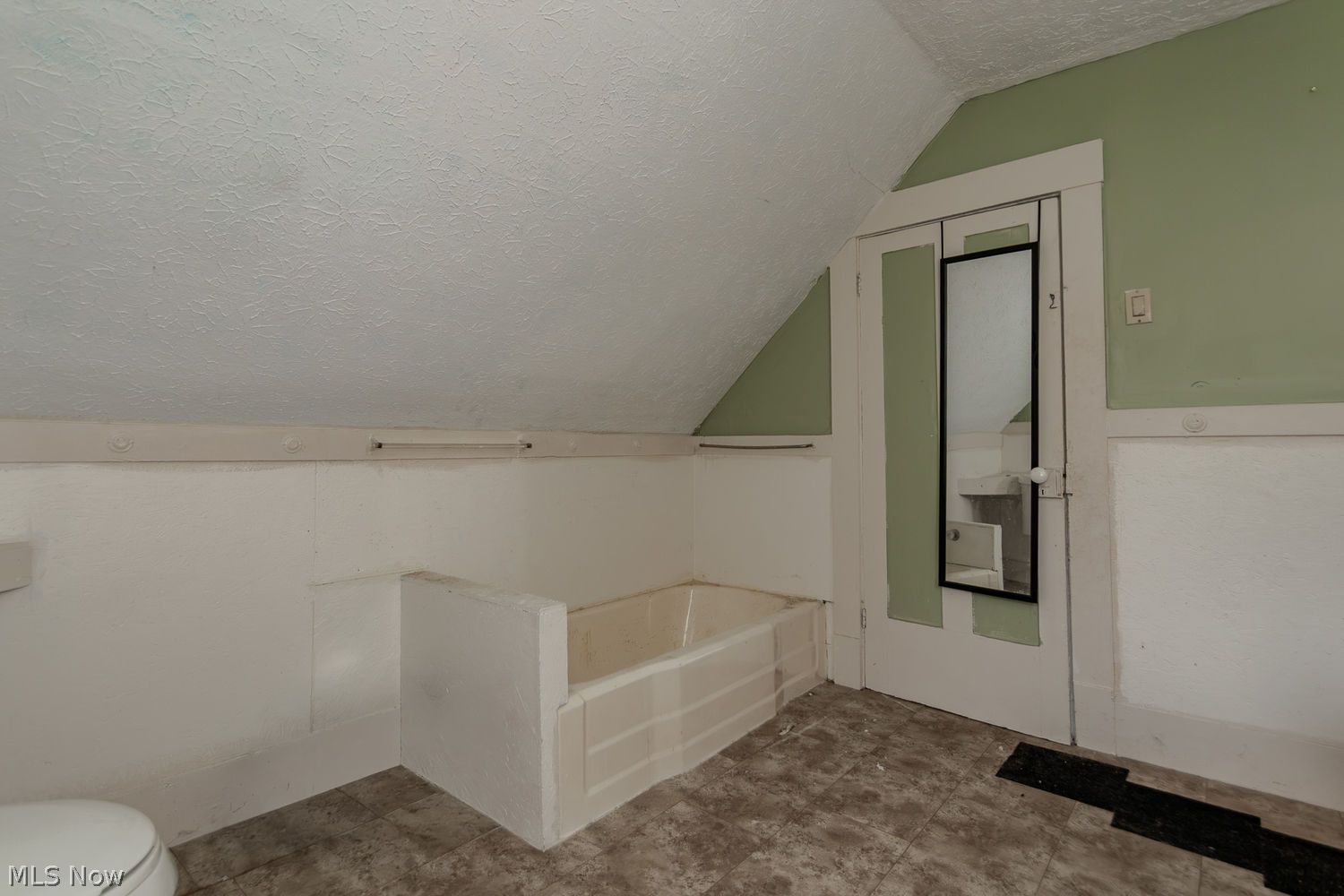 139 Center Street Chardon OH 44024