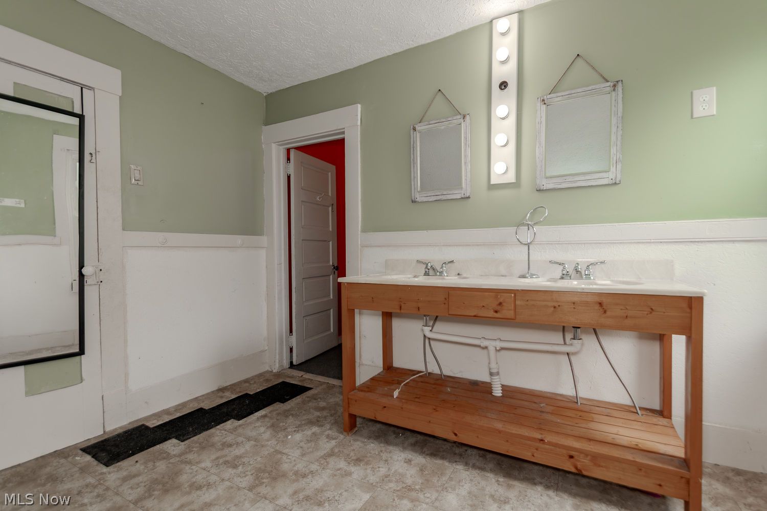 139 Center Street Chardon OH 44024