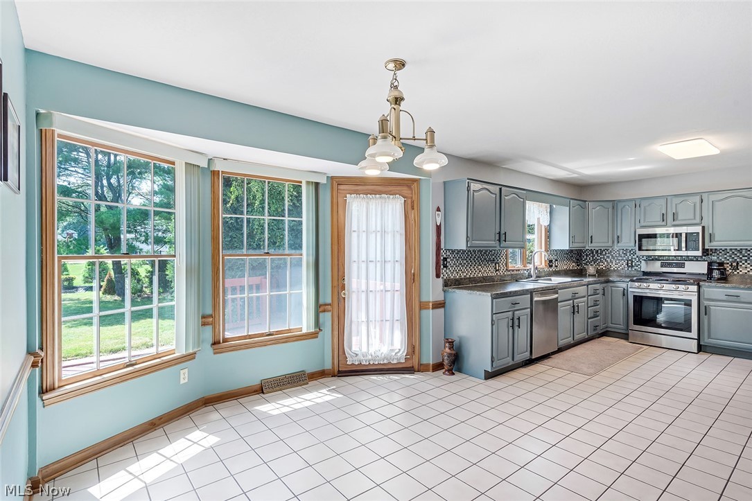 3053 Chablis Lane Youngstown OH 44514