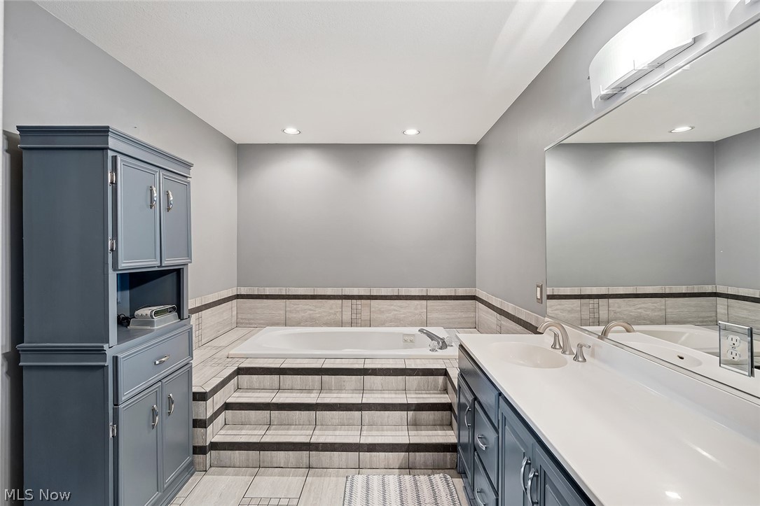 3053 Chablis Lane Youngstown OH 44514