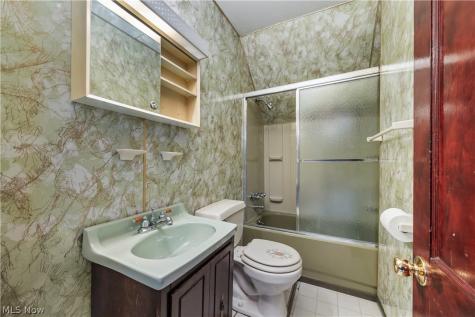 2011 E 31st Street Lorain OH 44055