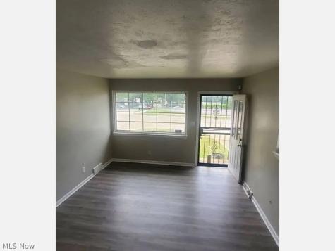 4595 Lee Road Cleveland OH 44128