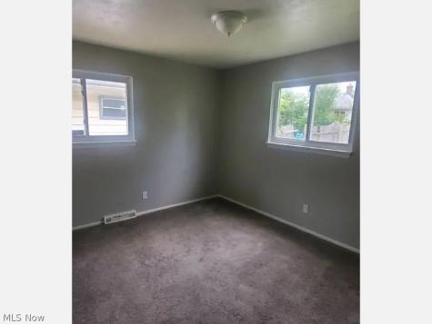 4595 Lee Road Cleveland OH 44128