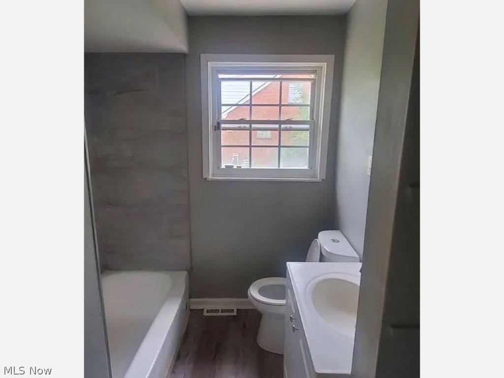 4595 Lee Road Cleveland OH 44128