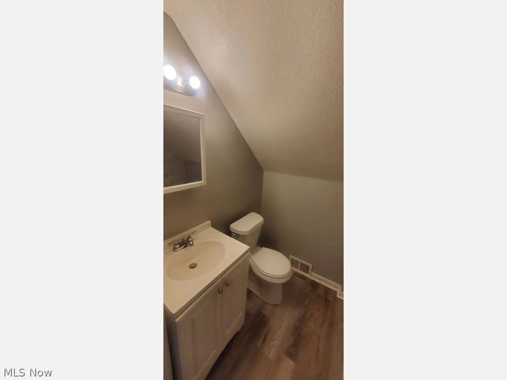 4595 Lee Road Cleveland OH 44128