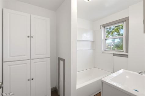 532 Hazel Place Akron OH 44304