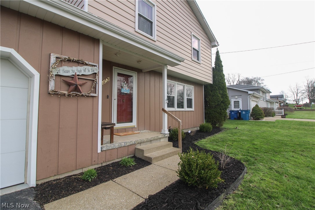1913 Cloverbrook Drive Mineral Ridge OH 44440