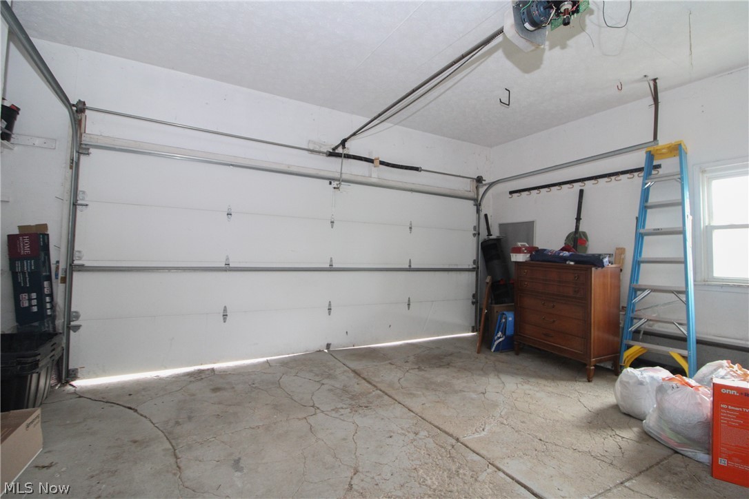 1913 Cloverbrook Drive Mineral Ridge OH 44440