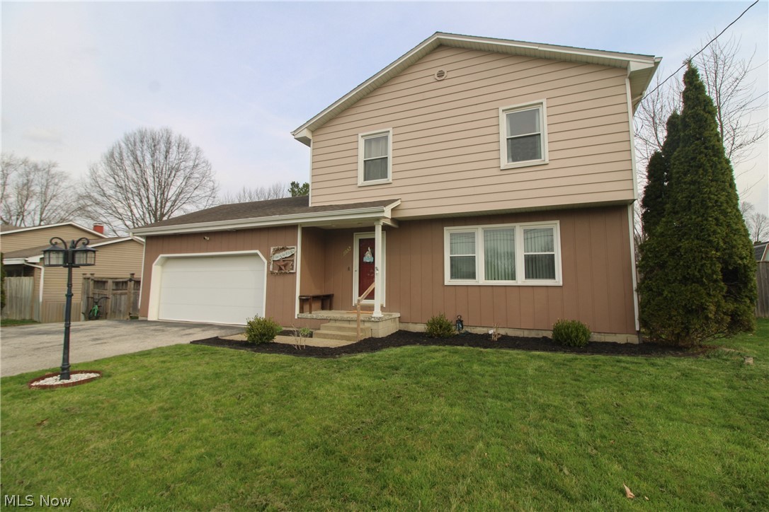 1913 Cloverbrook Drive Mineral Ridge OH 44440