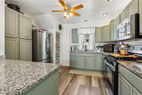 202 N Nickelplate Street Louisville OH 44641