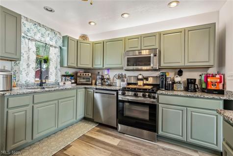 202 N Nickelplate Street Louisville OH 44641
