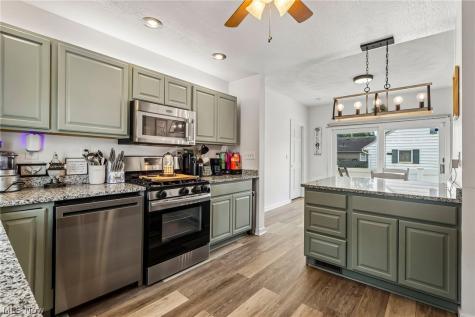 202 N Nickelplate Street Louisville OH 44641