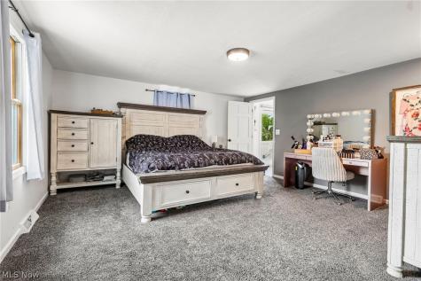 202 N Nickelplate Street Louisville OH 44641