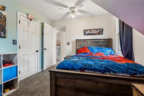 202 N Nickelplate Street Louisville OH 44641