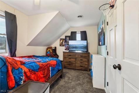 202 N Nickelplate Street Louisville OH 44641