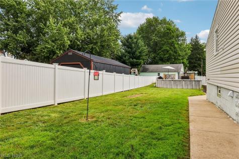 202 N Nickelplate Street Louisville OH 44641