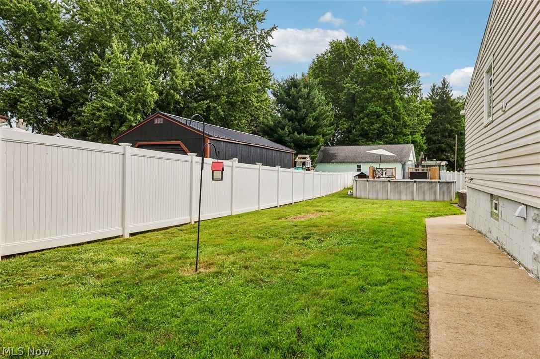 202 N Nickelplate Street Louisville OH 44641