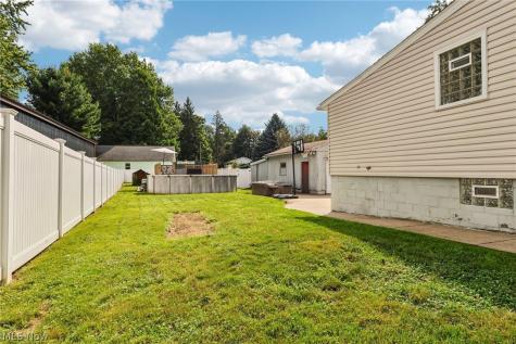 202 N Nickelplate Street Louisville OH 44641