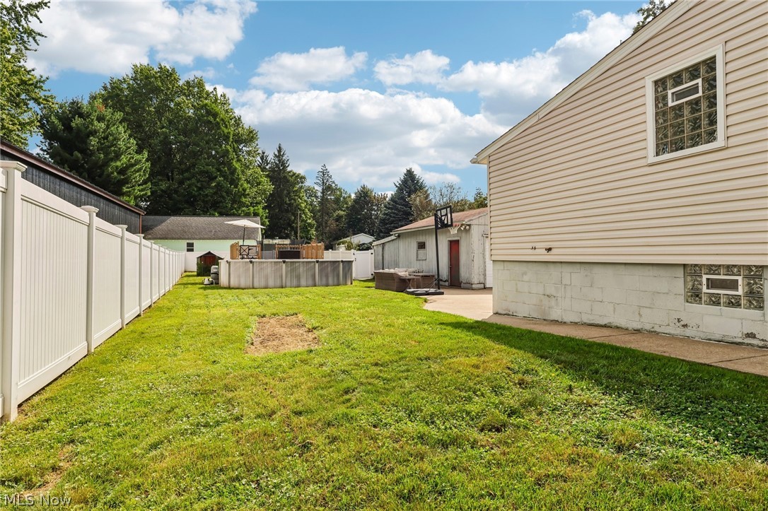 202 N Nickelplate Street Louisville OH 44641