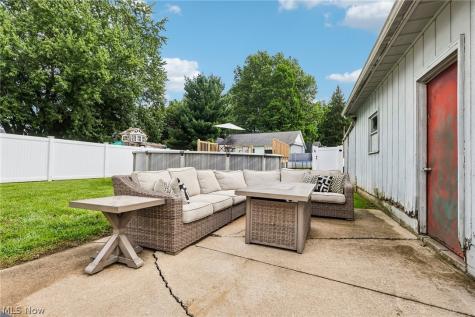 202 N Nickelplate Street Louisville OH 44641