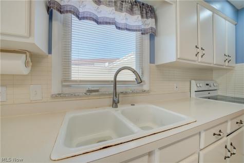 2015 Wallace Lane Lorain OH 44053