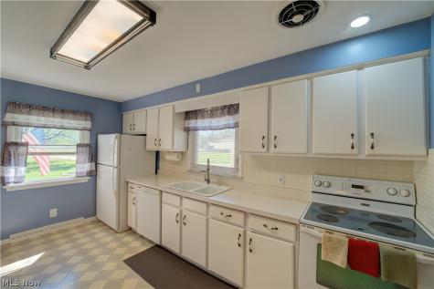 2015 Wallace Lane Lorain OH 44053