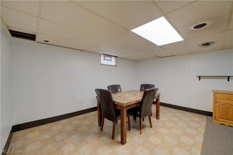 2015 Wallace Lane Lorain OH 44053