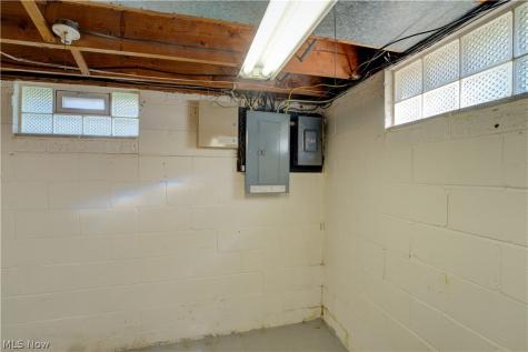 2015 Wallace Lane Lorain OH 44053