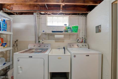 2015 Wallace Lane Lorain OH 44053