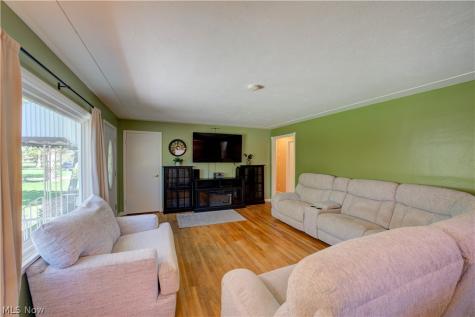 2015 Wallace Lane Lorain OH 44053