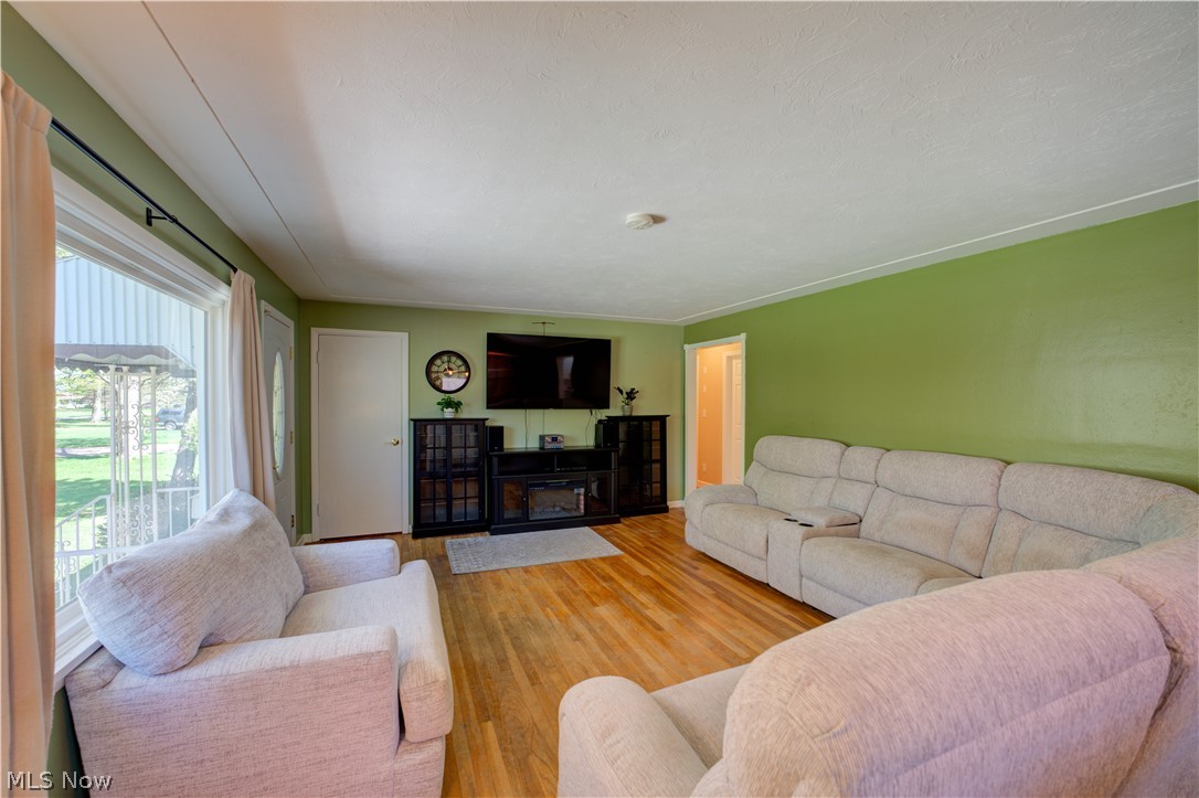 2015 Wallace Lane Lorain OH 44053