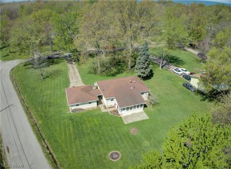 2015 Wallace Lane Lorain OH 44053