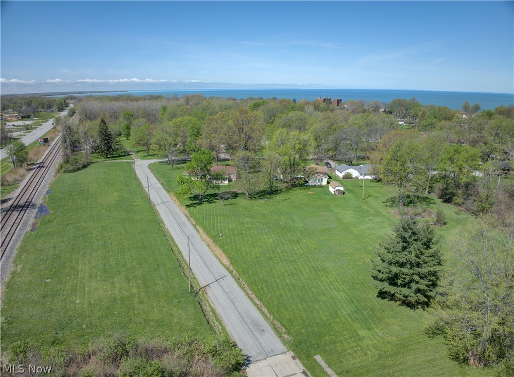 2015 Wallace Lane Lorain OH 44053
