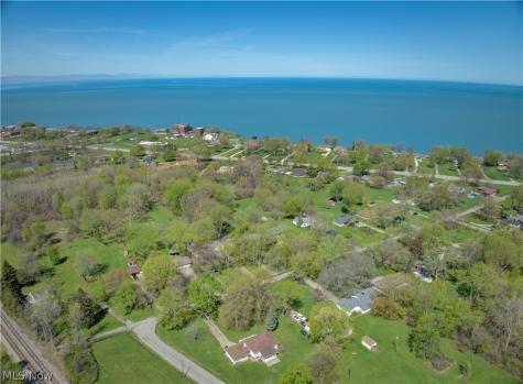 2015 Wallace Lane Lorain OH 44053