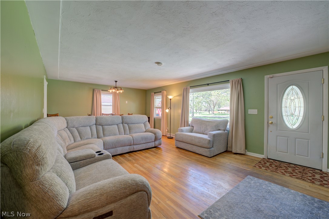 2015 Wallace Lane Lorain OH 44053