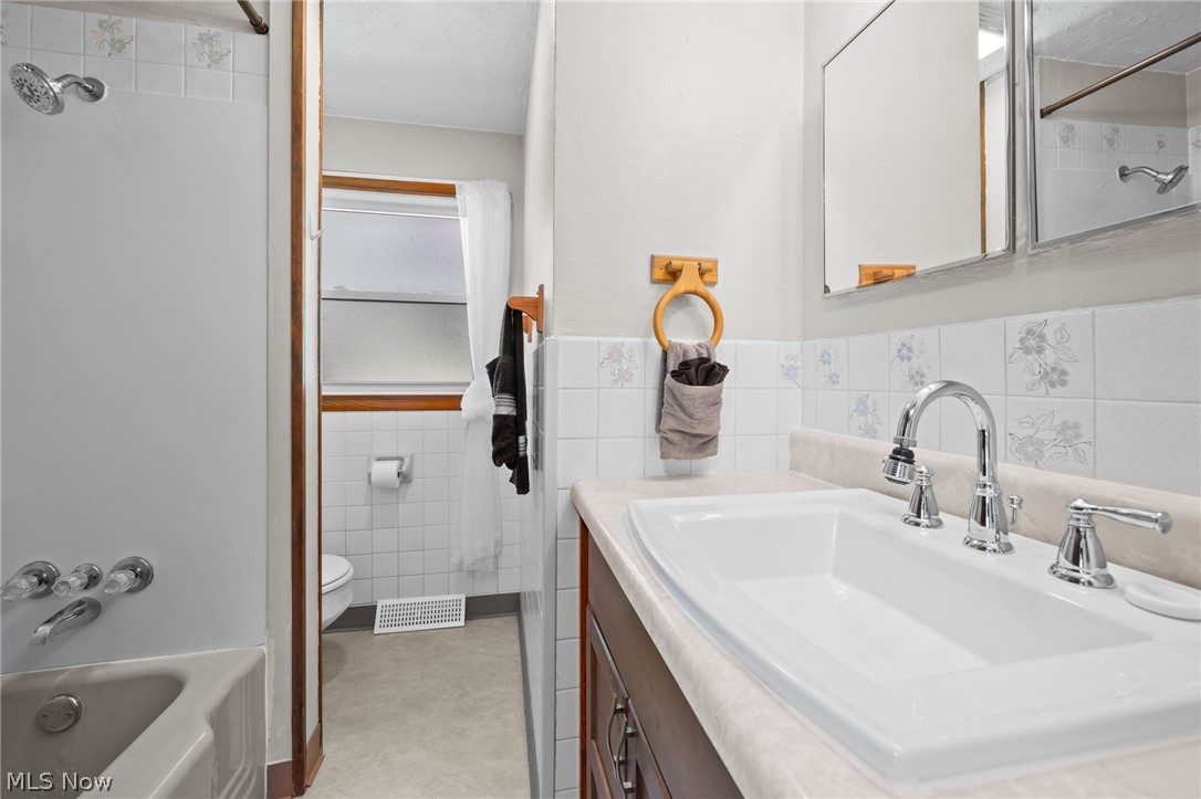 644 Irving Park Boulevard Sheffield Lake OH 44054