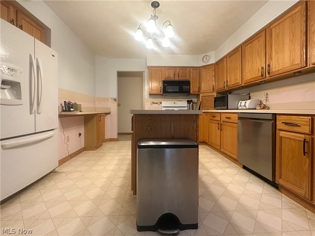 11 Mohawk Drive Girard OH 44420