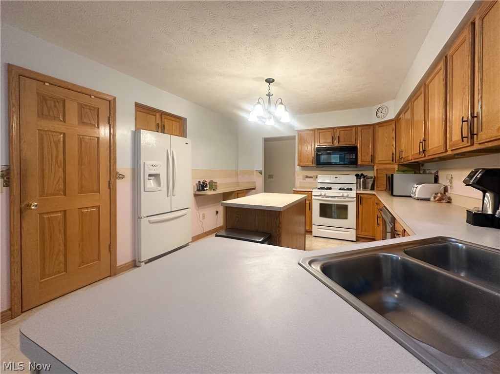 11 Mohawk Drive Girard OH 44420
