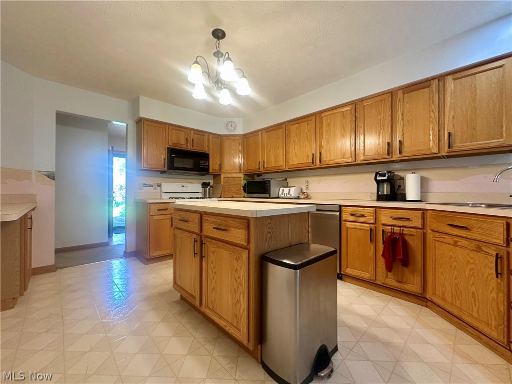 11 Mohawk Drive Girard OH 44420