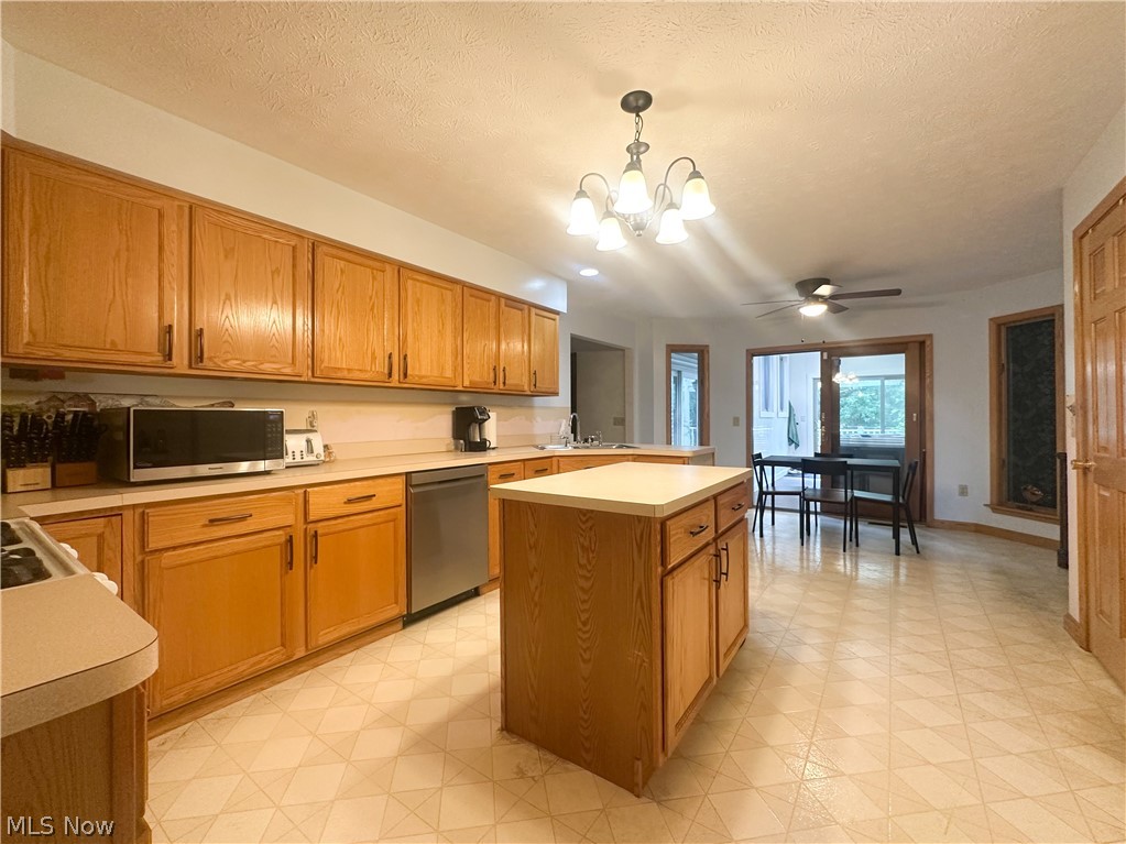 11 Mohawk Drive Girard OH 44420