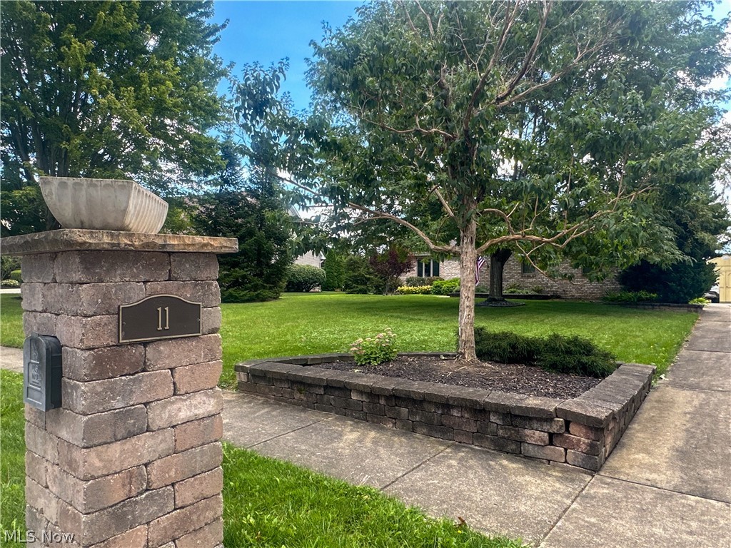 11 Mohawk Drive Girard OH 44420