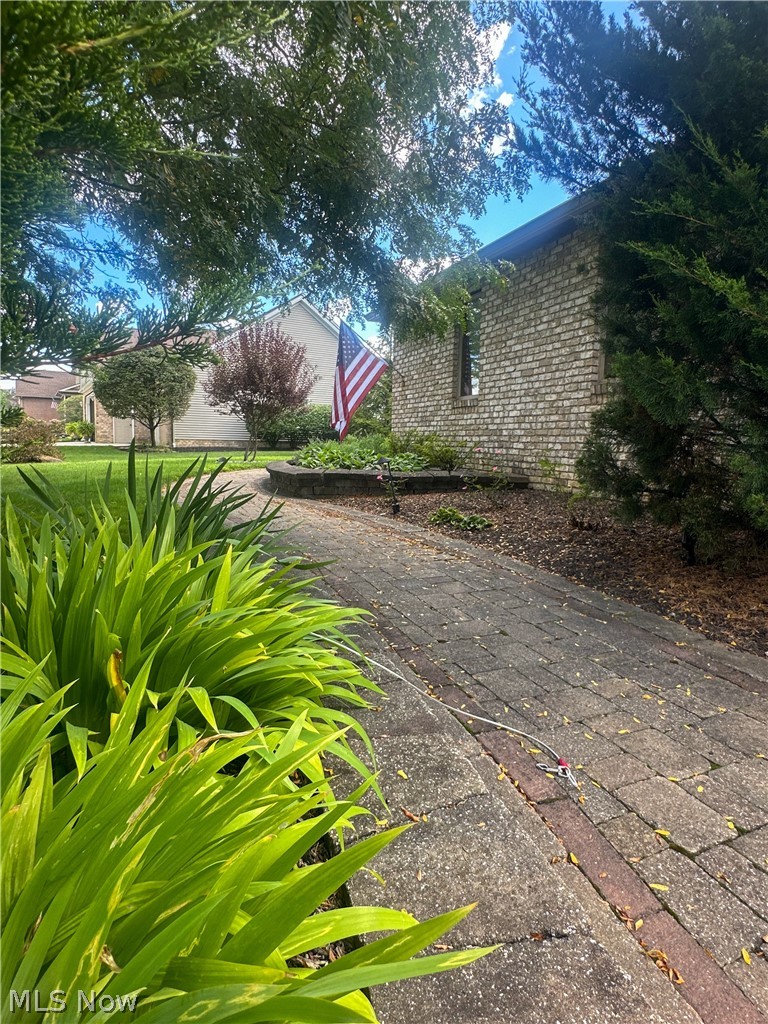 11 Mohawk Drive Girard OH 44420