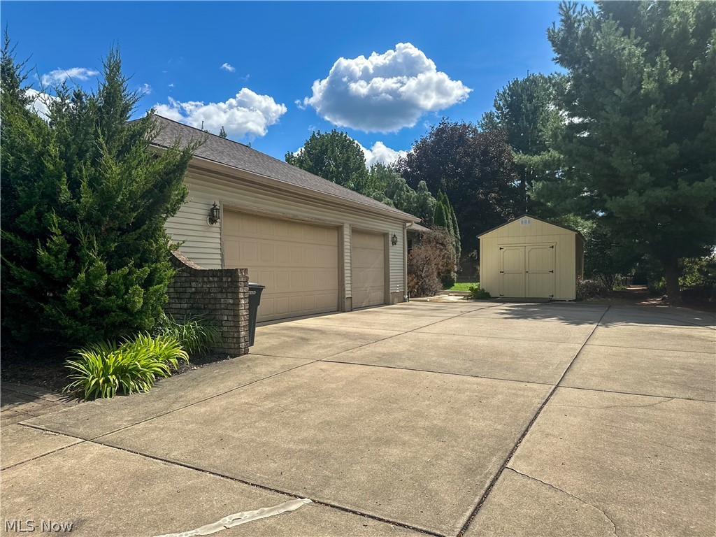 11 Mohawk Drive Girard OH 44420