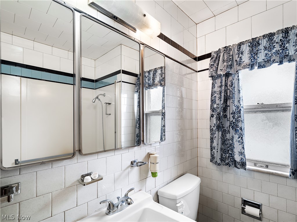 2077 Wyandotte Avenue Lakewood OH 44107