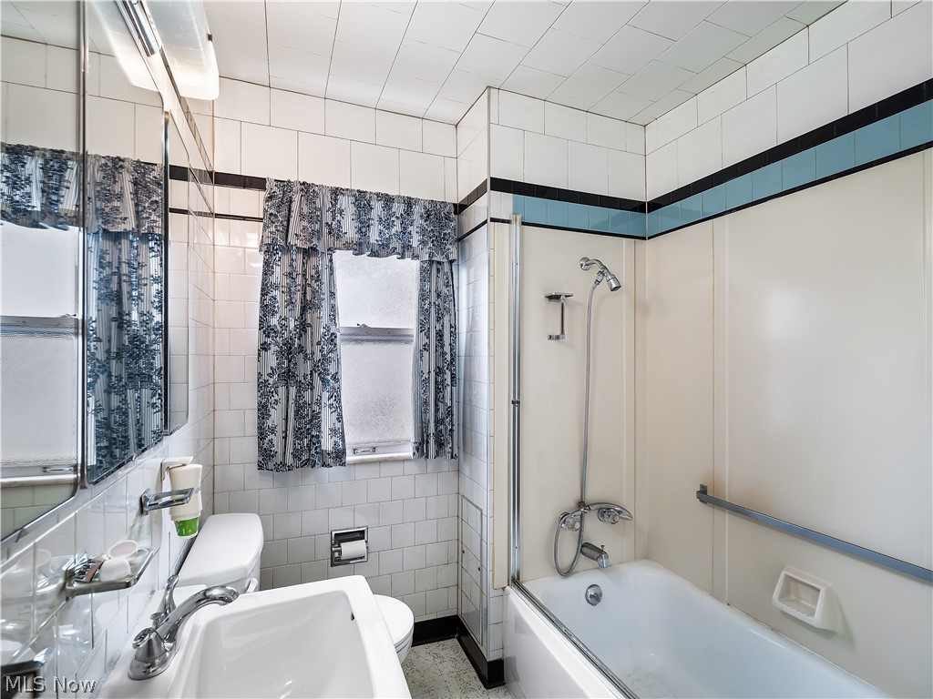 2077 Wyandotte Avenue Lakewood OH 44107