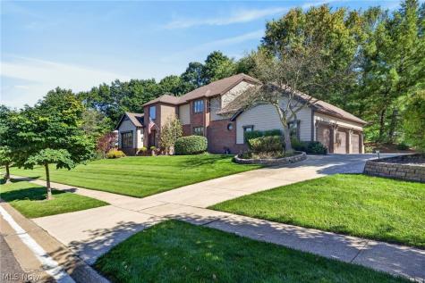 481 Lake Of The Woods Boulevard Akron OH 44333