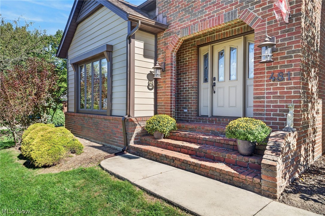 481 Lake Of The Woods Boulevard Akron OH 44333