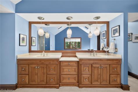 481 Lake Of The Woods Boulevard Akron OH 44333