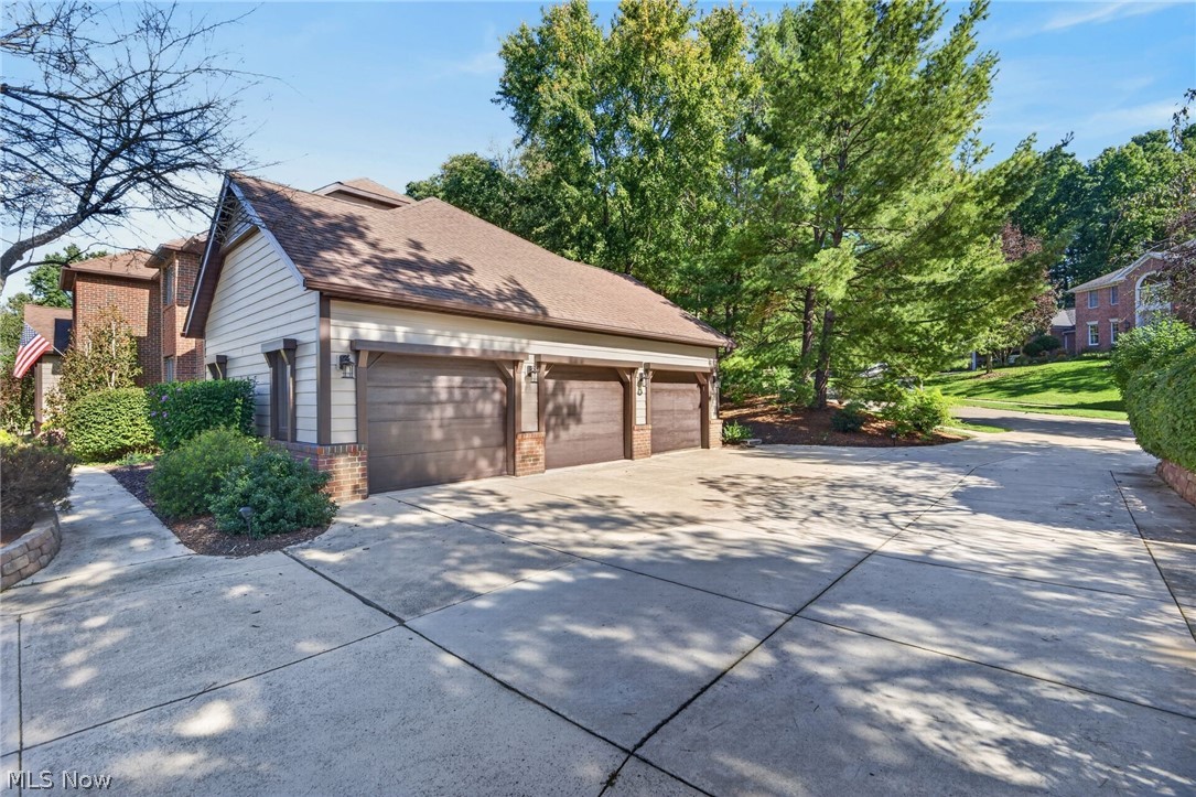 481 Lake Of The Woods Boulevard Akron OH 44333