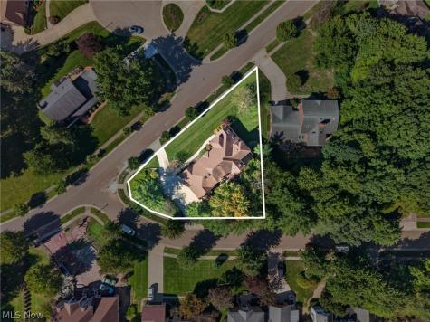 481 Lake Of The Woods Boulevard Akron OH 44333